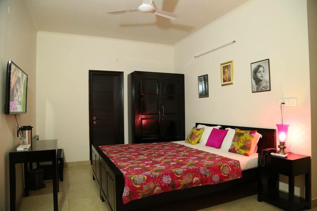 Saket Inn Jaipur Eksteriør bilde